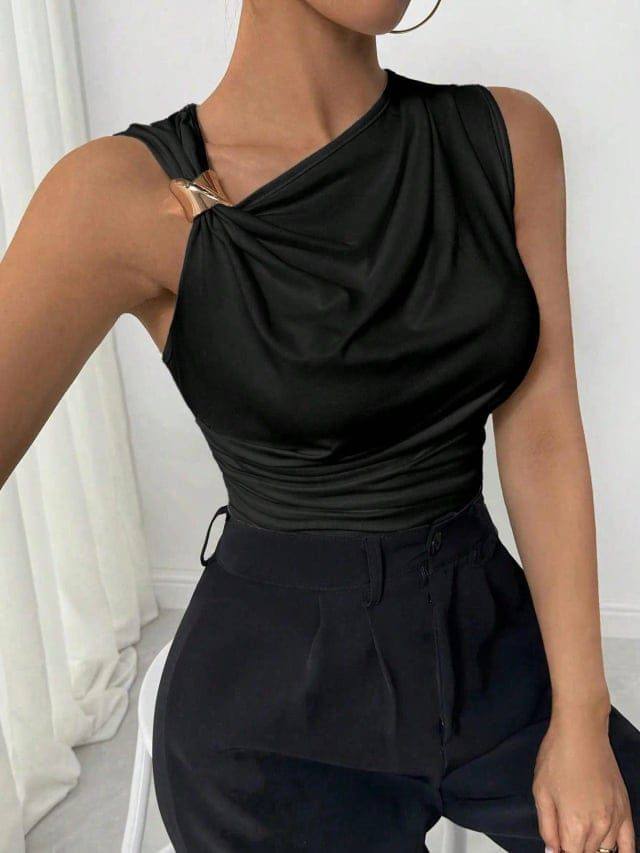 [27593] Sleeveles Top With Metal Décor (Black, M)