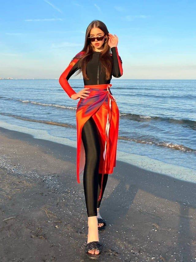 [76559] Burkini Swimsuit & Red Coverup (XL)